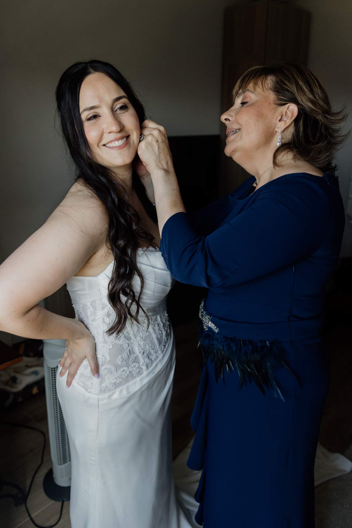 Fotógrafo bodas Bilbao novia con su madre