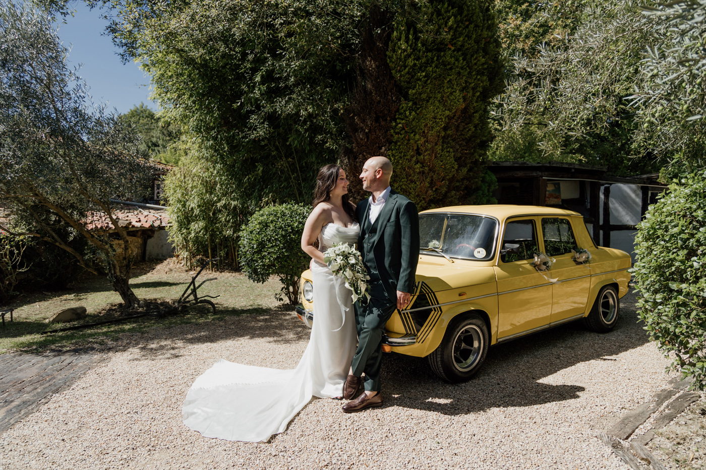 Fotógrafo bodas Bilbao novios posando juntos