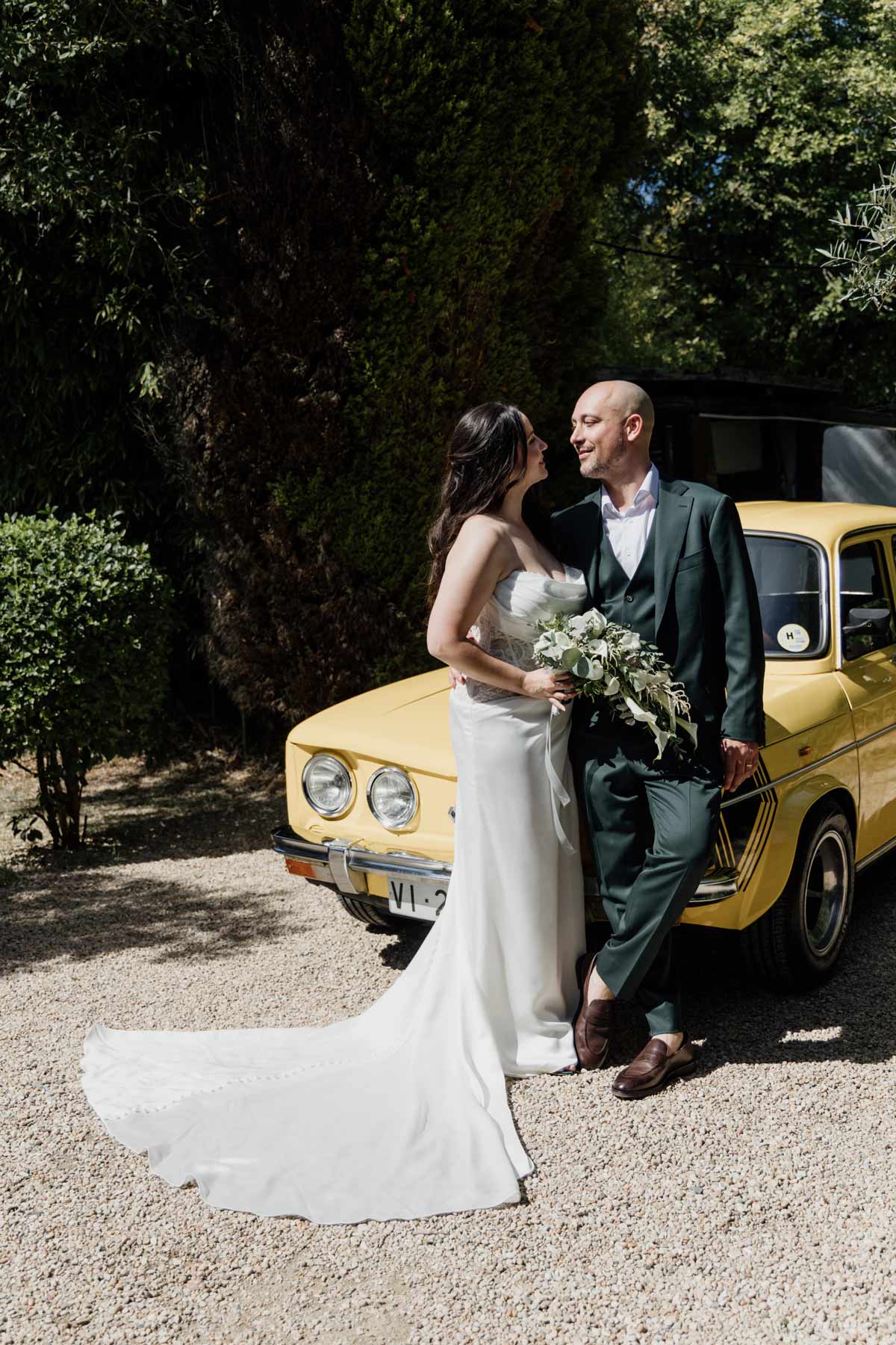Fotógrafo bodas Bilbao novios posando