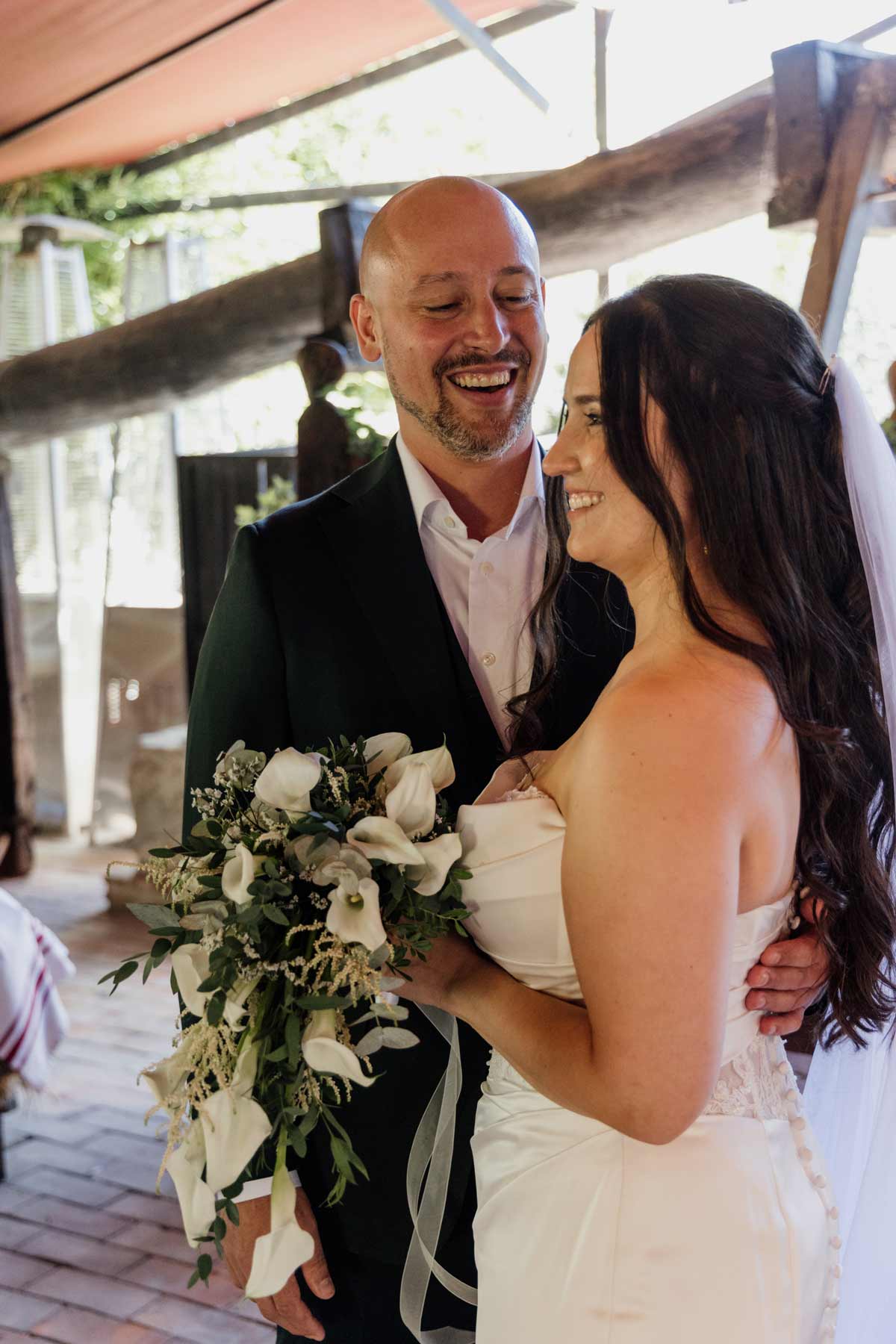 Fotógrafo bodas Bilbao novios sonriendo