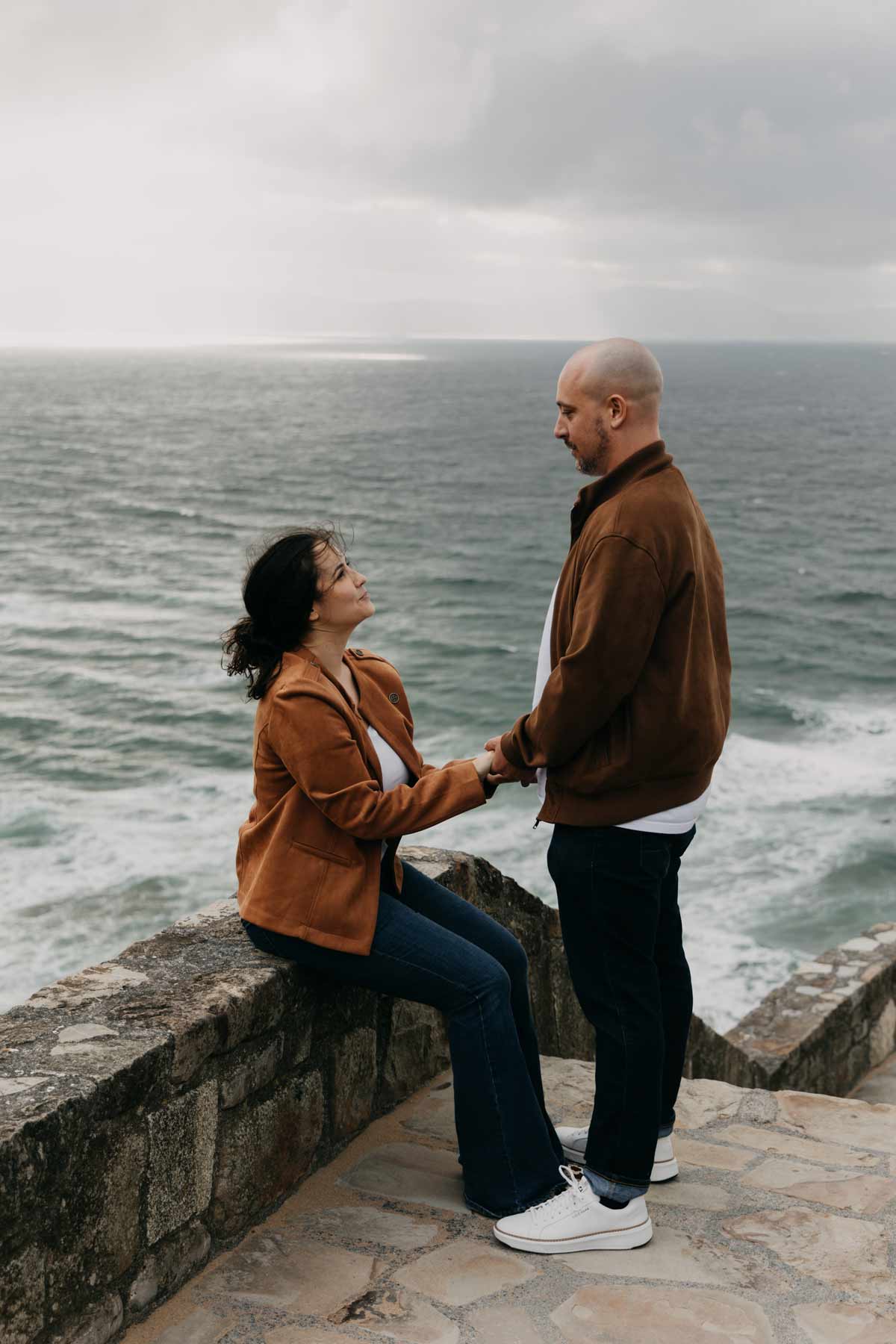Preboda novios agarrados de la mano